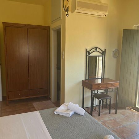 Néon Oítilon Onar Mani Suites מראה חיצוני תמונה
