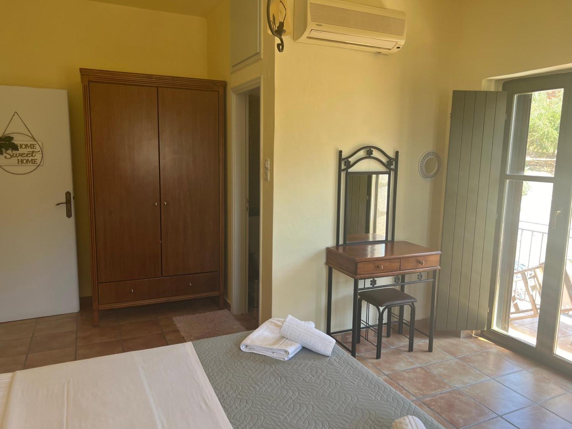 Néon Oítilon Onar Mani Suites מראה חיצוני תמונה