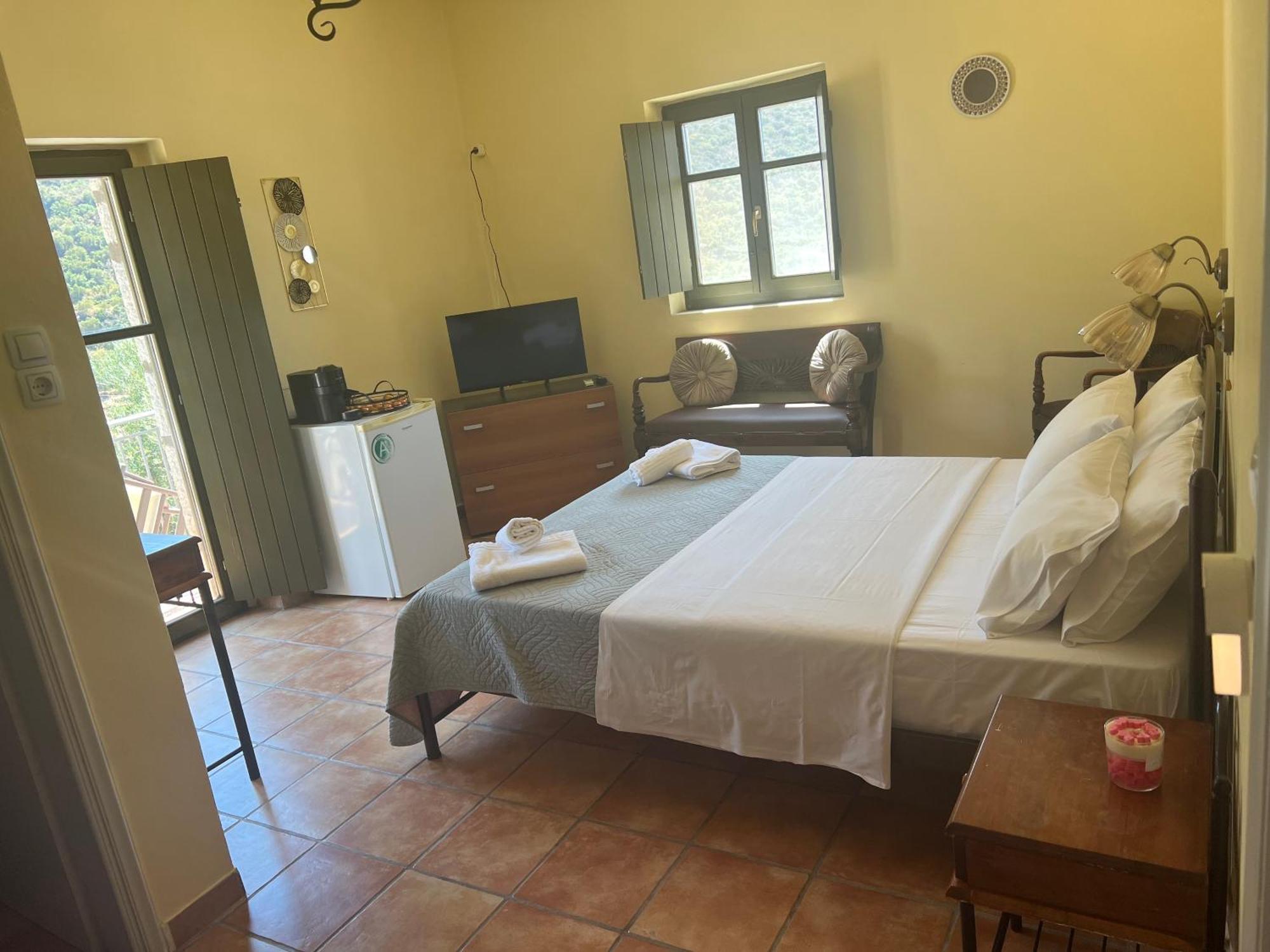 Néon Oítilon Onar Mani Suites מראה חיצוני תמונה