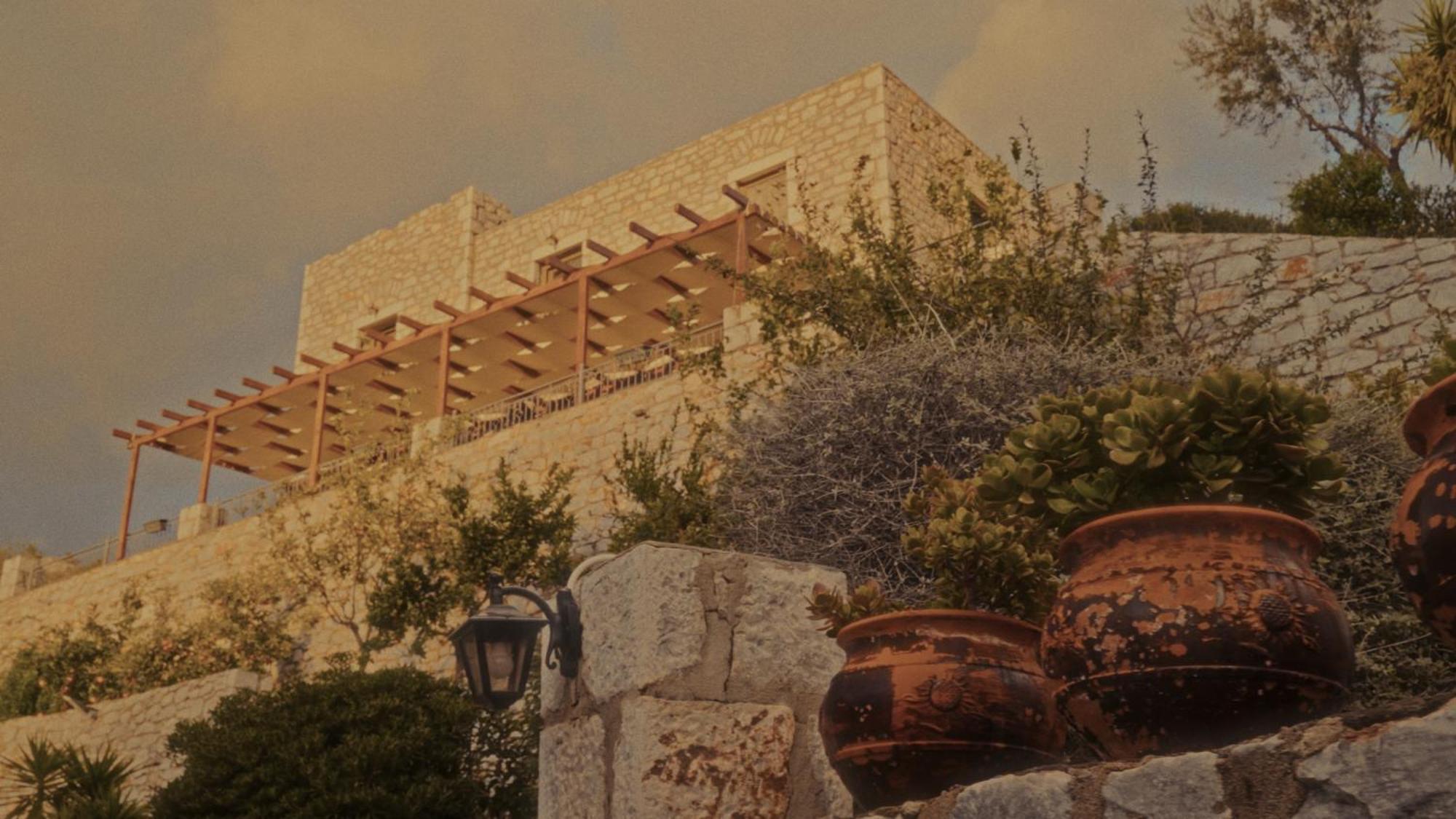 Néon Oítilon Onar Mani Suites מראה חיצוני תמונה