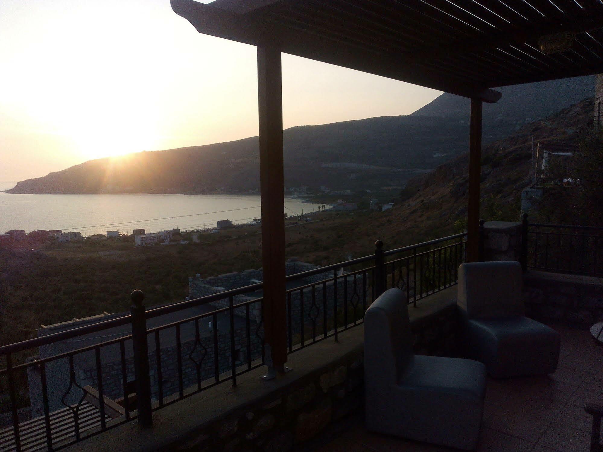 Néon Oítilon Onar Mani Suites מראה חיצוני תמונה