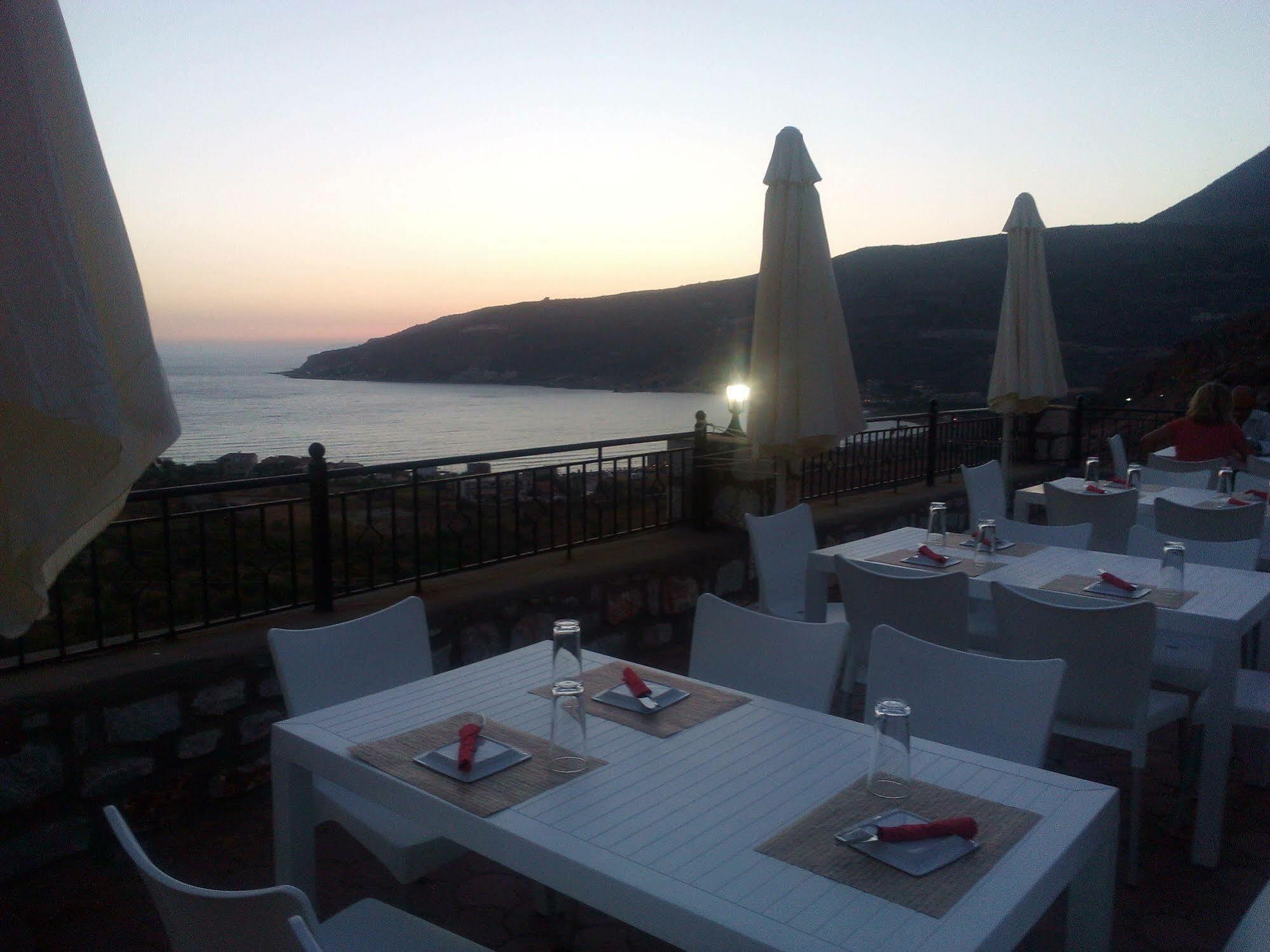 Néon Oítilon Onar Mani Suites מראה חיצוני תמונה