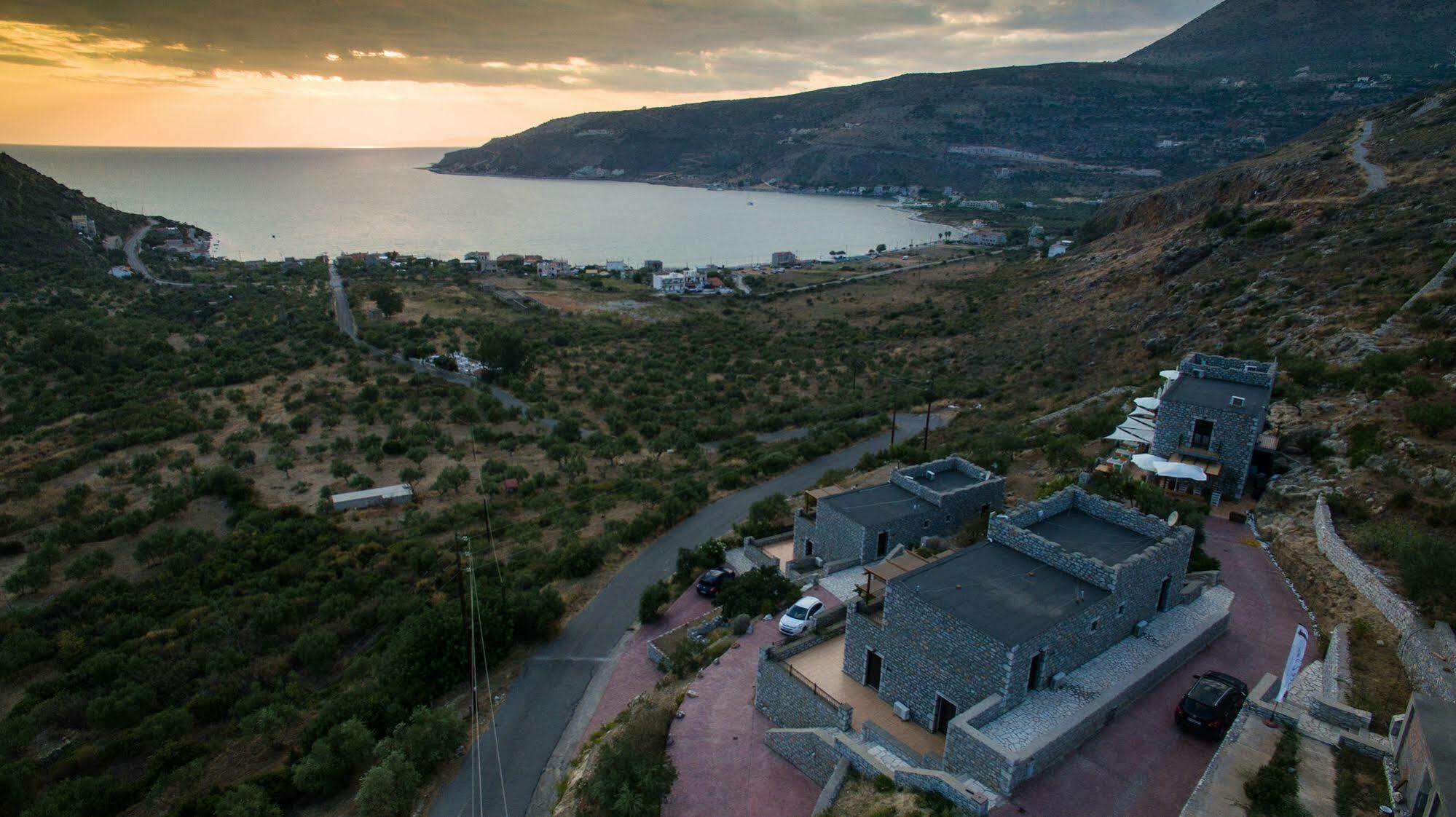 Néon Oítilon Onar Mani Suites מראה חיצוני תמונה