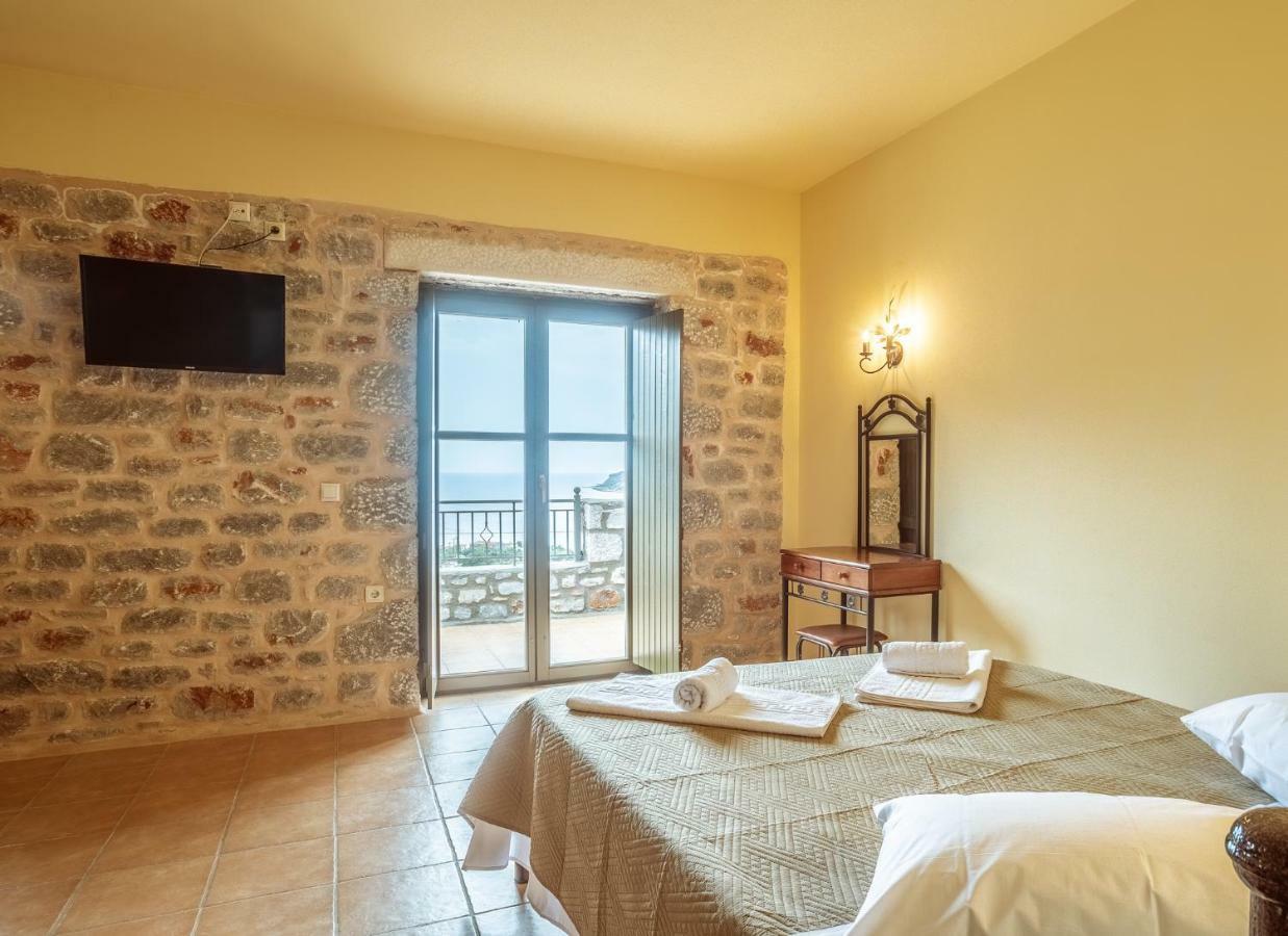 Néon Oítilon Onar Mani Suites מראה חיצוני תמונה
