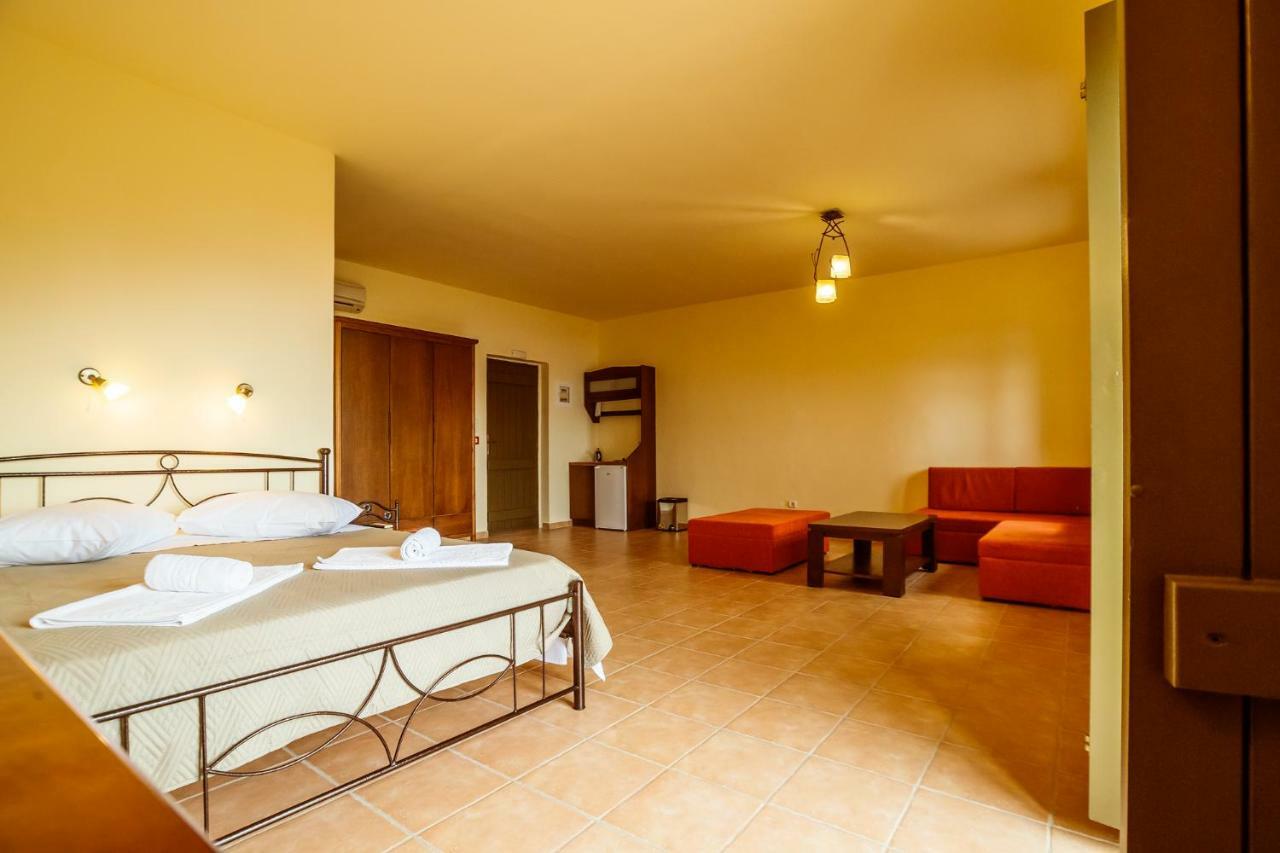 Néon Oítilon Onar Mani Suites מראה חיצוני תמונה