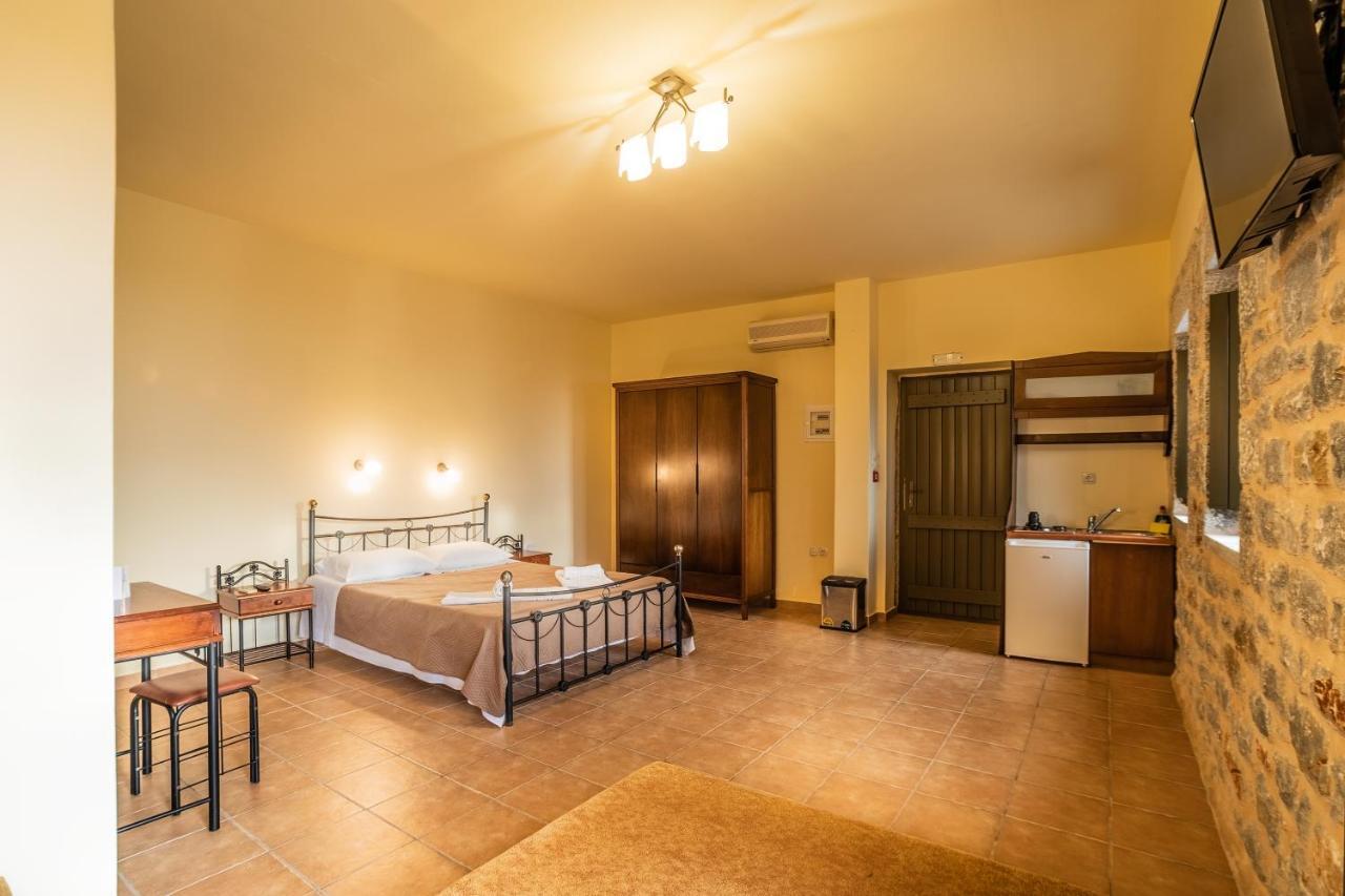 Néon Oítilon Onar Mani Suites מראה חיצוני תמונה