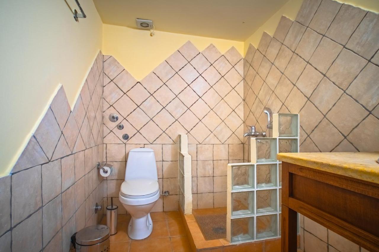 Néon Oítilon Onar Mani Suites מראה חיצוני תמונה